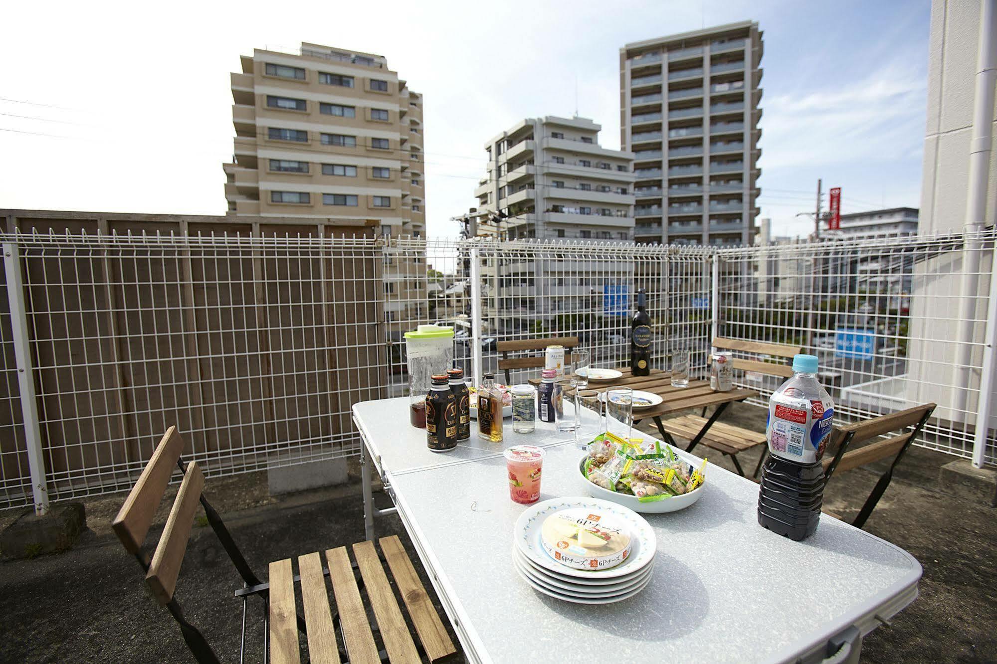 Bonfire Hostel Осака Экстерьер фото